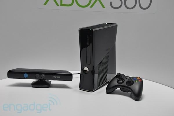 XBox 360 Slim 4GB, KINECT