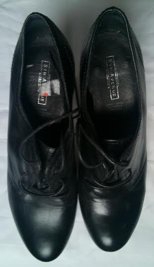 Crne kožne cipele na vezanje na visoku petu br.41