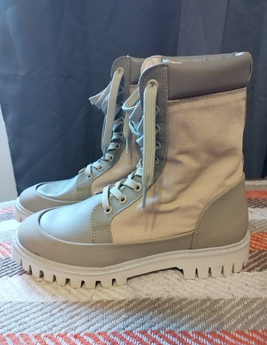 tommy hilfiger boots