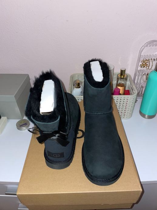 Ugg Bailey Bow II crne broj 37 - nove!! nekorištene! original!