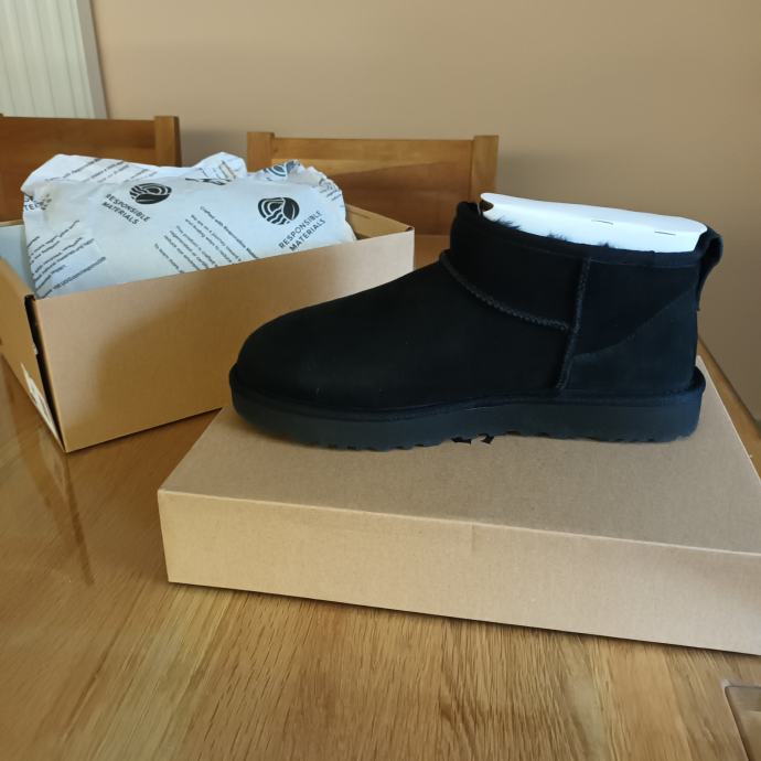 UGG CLASSIC ULTRA MINI