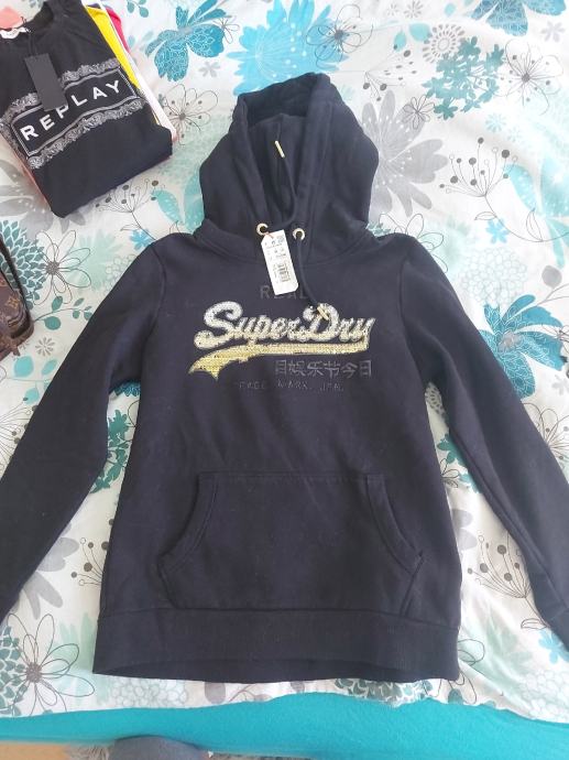 Superdry nova duksa, crna, zlatni logo, L (manji model kao S/M) etiket