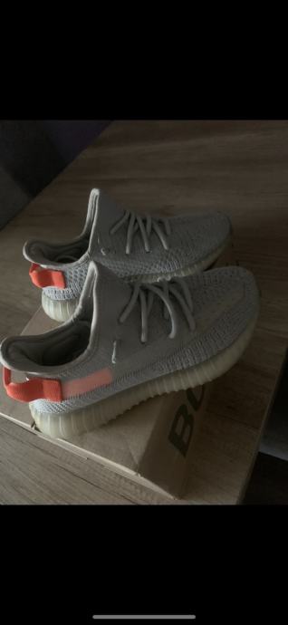 adidas yeezy boost 350 v2 tail light