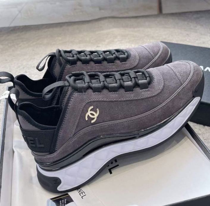 Chanel

Chanel Velvet Calfskin & Mixed Fibers Sneaker 