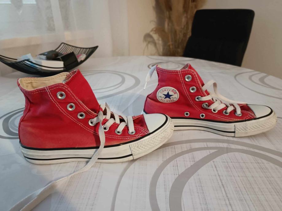 Crvene Converse tenisice