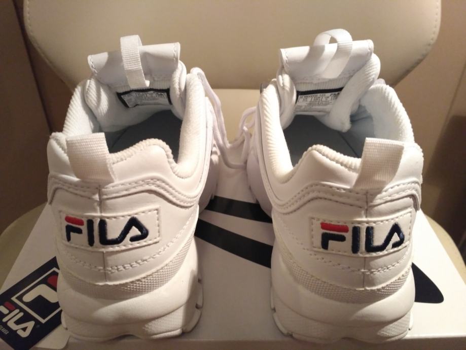 fila disruptor white size 6