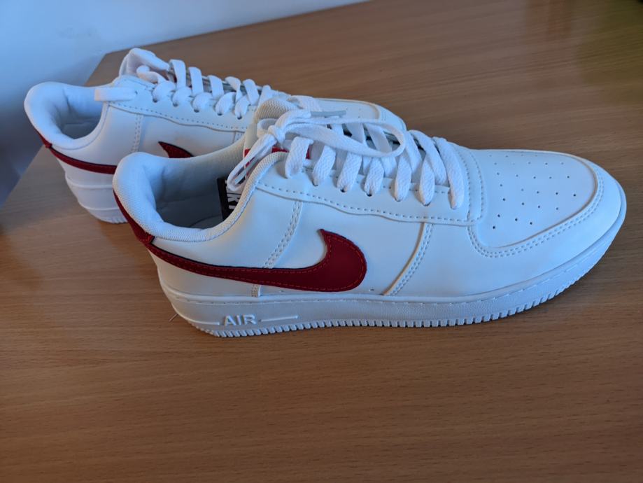 Nove Nike Air Force tenisice, broj 40