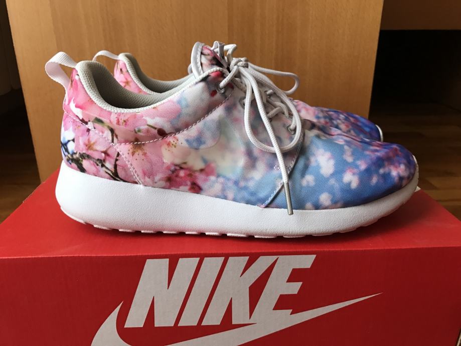 nike roshe cherry blossom