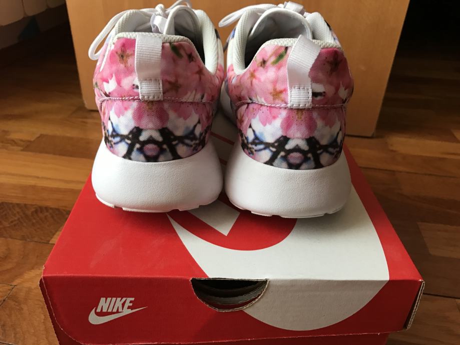 nike roshe cherry blossom