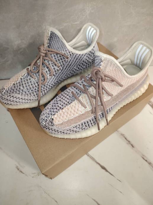 yeezy 350 v2 Ash Pearl