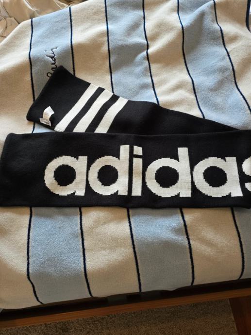 Adidas veliki unisex šal