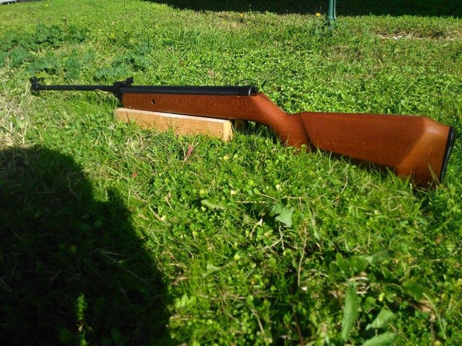 Zračna puška Zavodi Crvena Zastava M81A