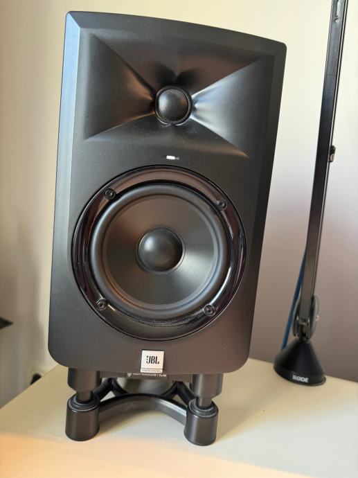 JBL LSR 305 aktivne zvučne kutije + LSR 310 S SUBWOOFER