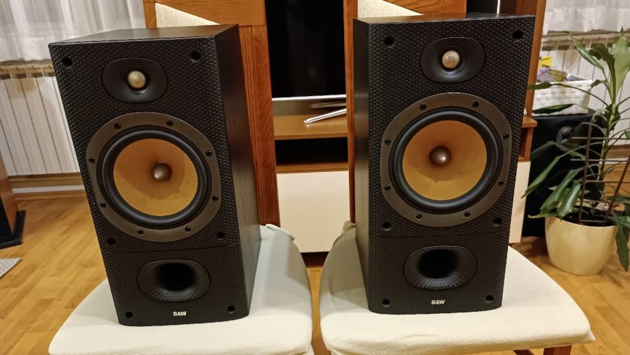 Bowers & Wilkins ( B&W ) DM 602 S3