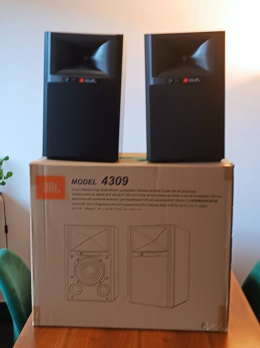 JBL 4309