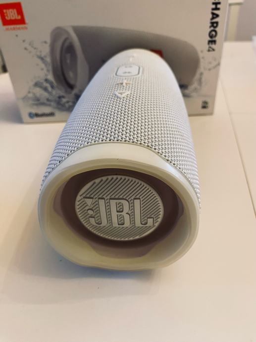 JBL bluetooth zvučnik - odličan