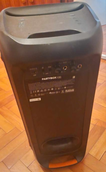 Prodajem JBL Partybox 100