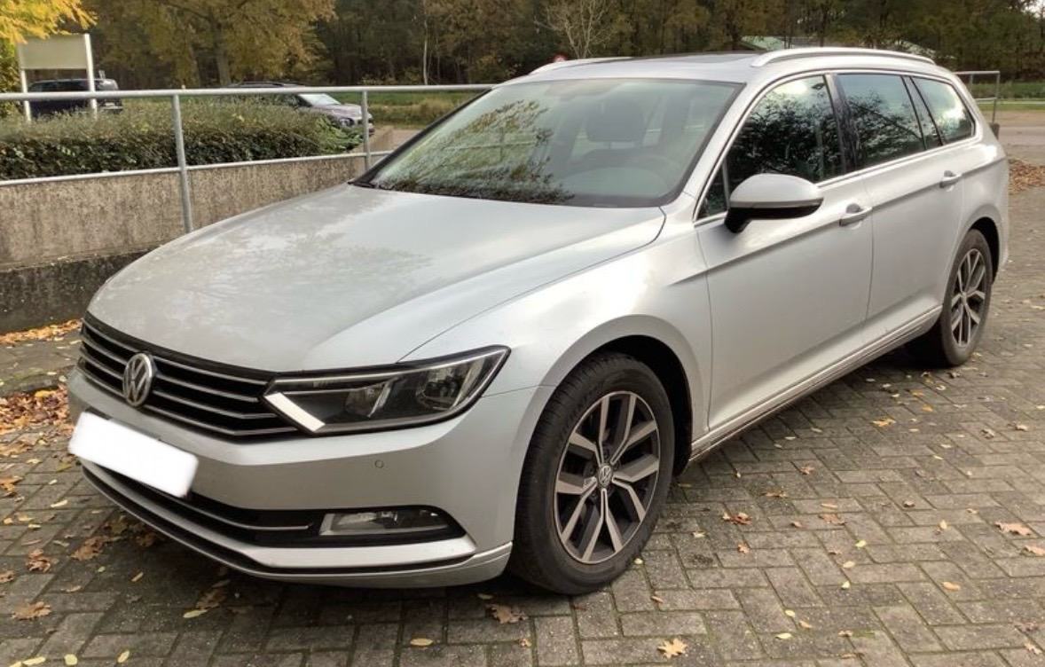 Vw Passat Variant Tdi Bmt Navi Kamera Pdc Panorama Nove Gume