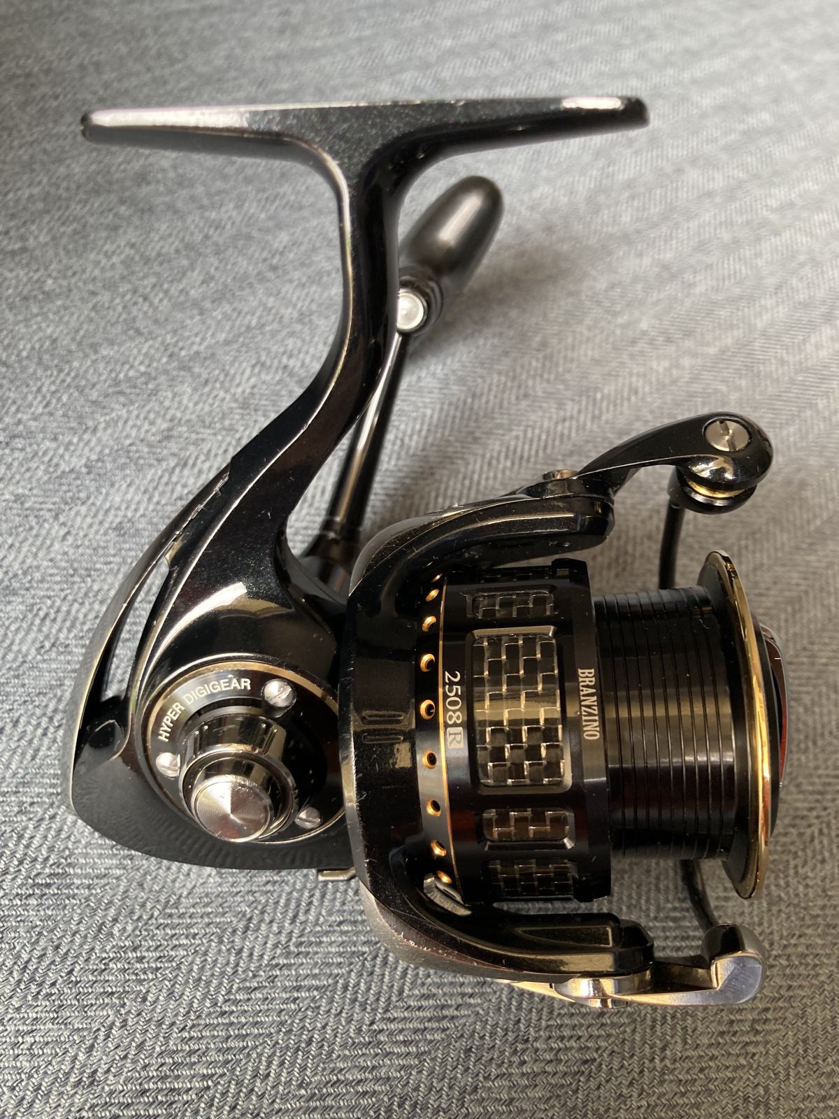 Daiwa Exist Branzino Hyper Custom 2508 R